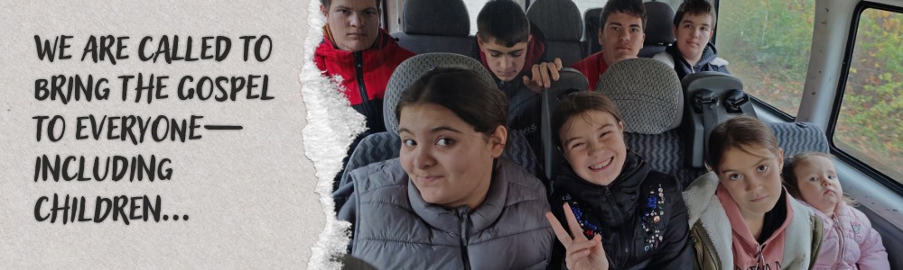 a group of children 
