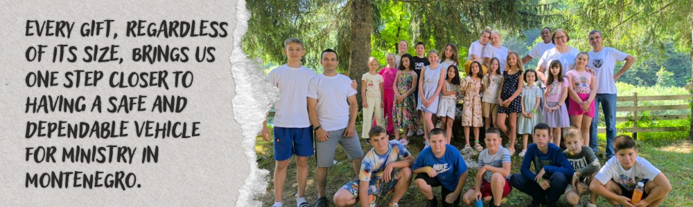 a group of children 